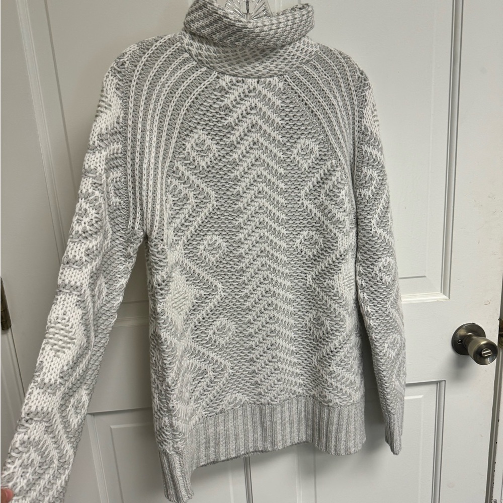 Grey‎ and white knitted turtle neck sweater